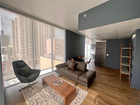 151 SE 1st St 810 Miami FL 33131