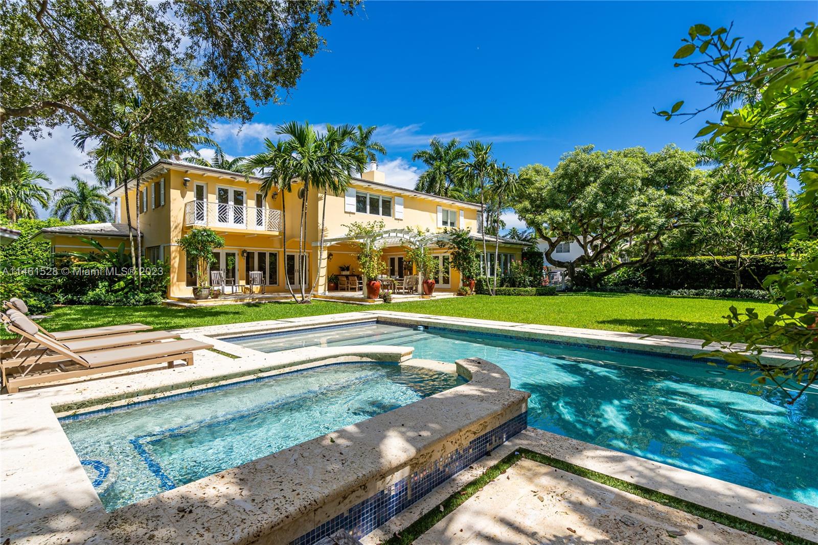 SUNSET ISLANDS-ISLAND NO - Residential