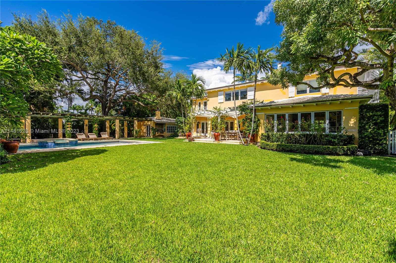 SUNSET ISLANDS-ISLAND NO - Residential