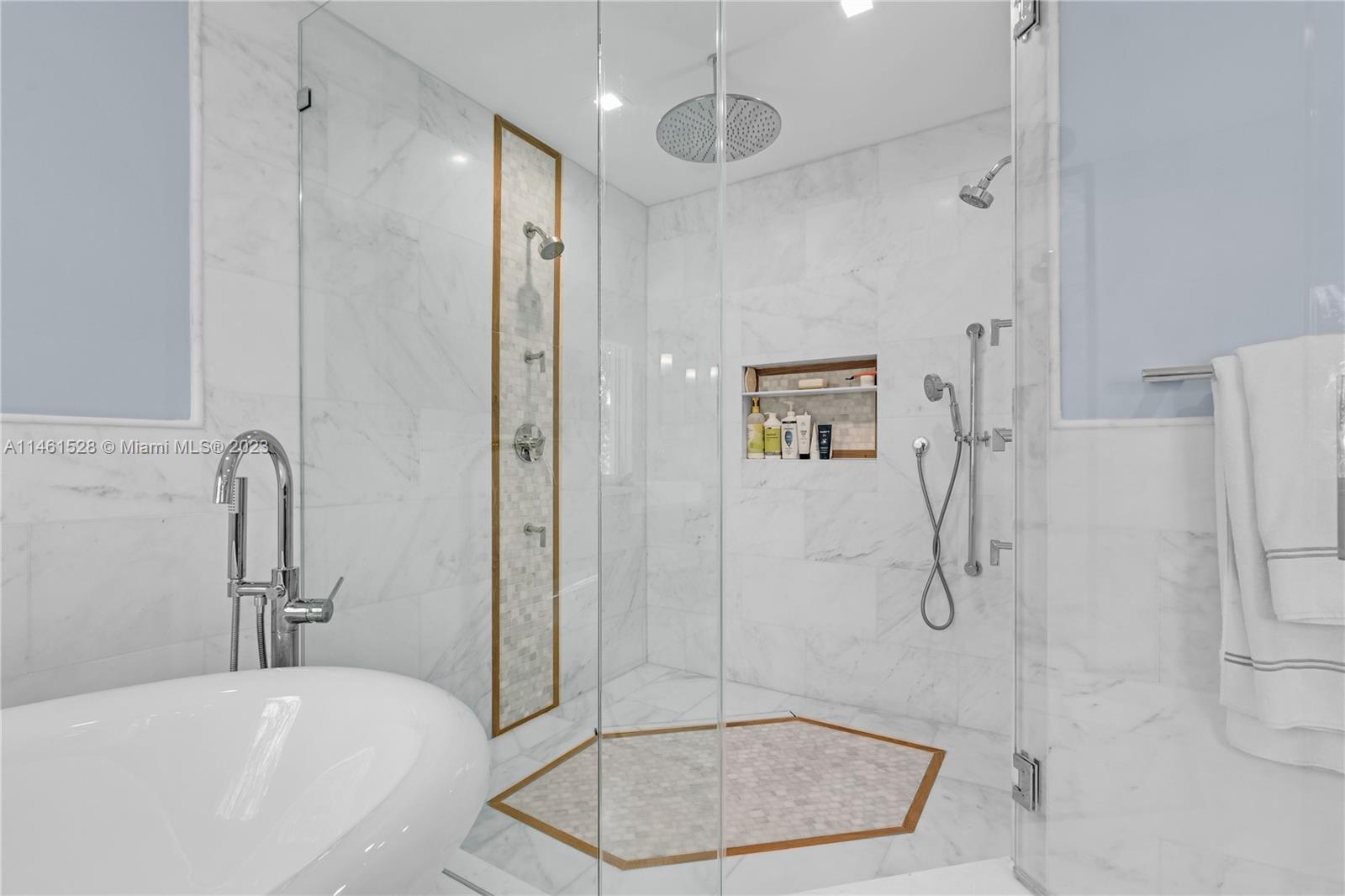 SUNSET ISLANDS-ISLAND NO - Residential