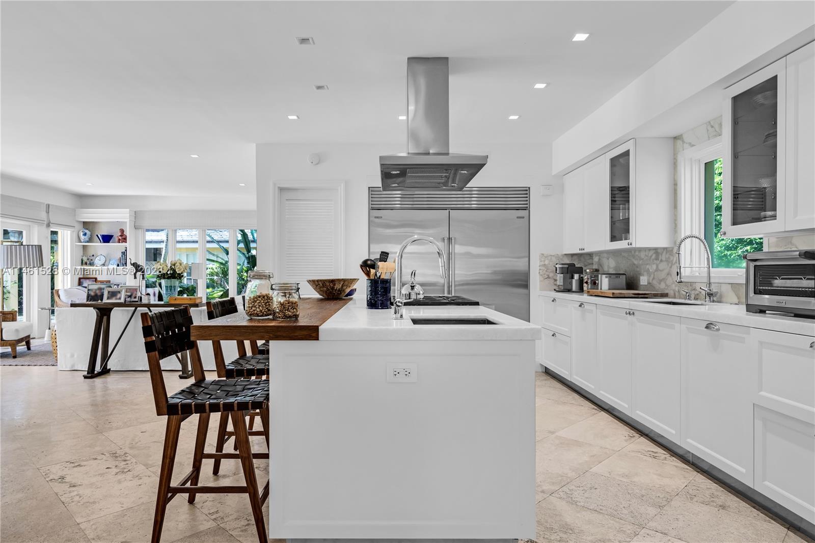 SUNSET ISLANDS-ISLAND NO - Residential