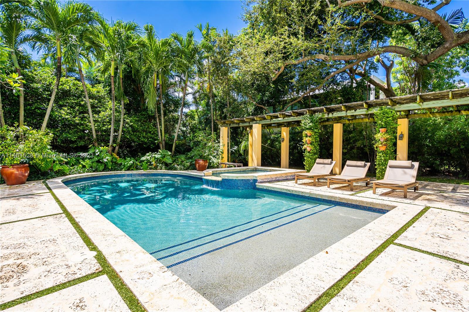 SUNSET ISLANDS-ISLAND NO - Residential