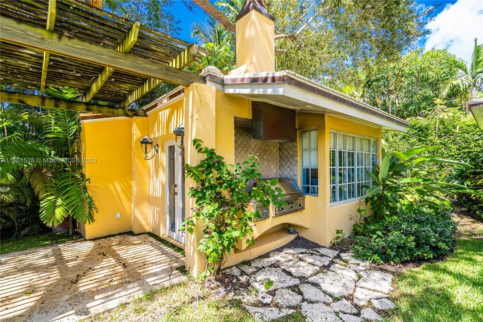 SUNSET ISLANDS-ISLAND NO - Residential