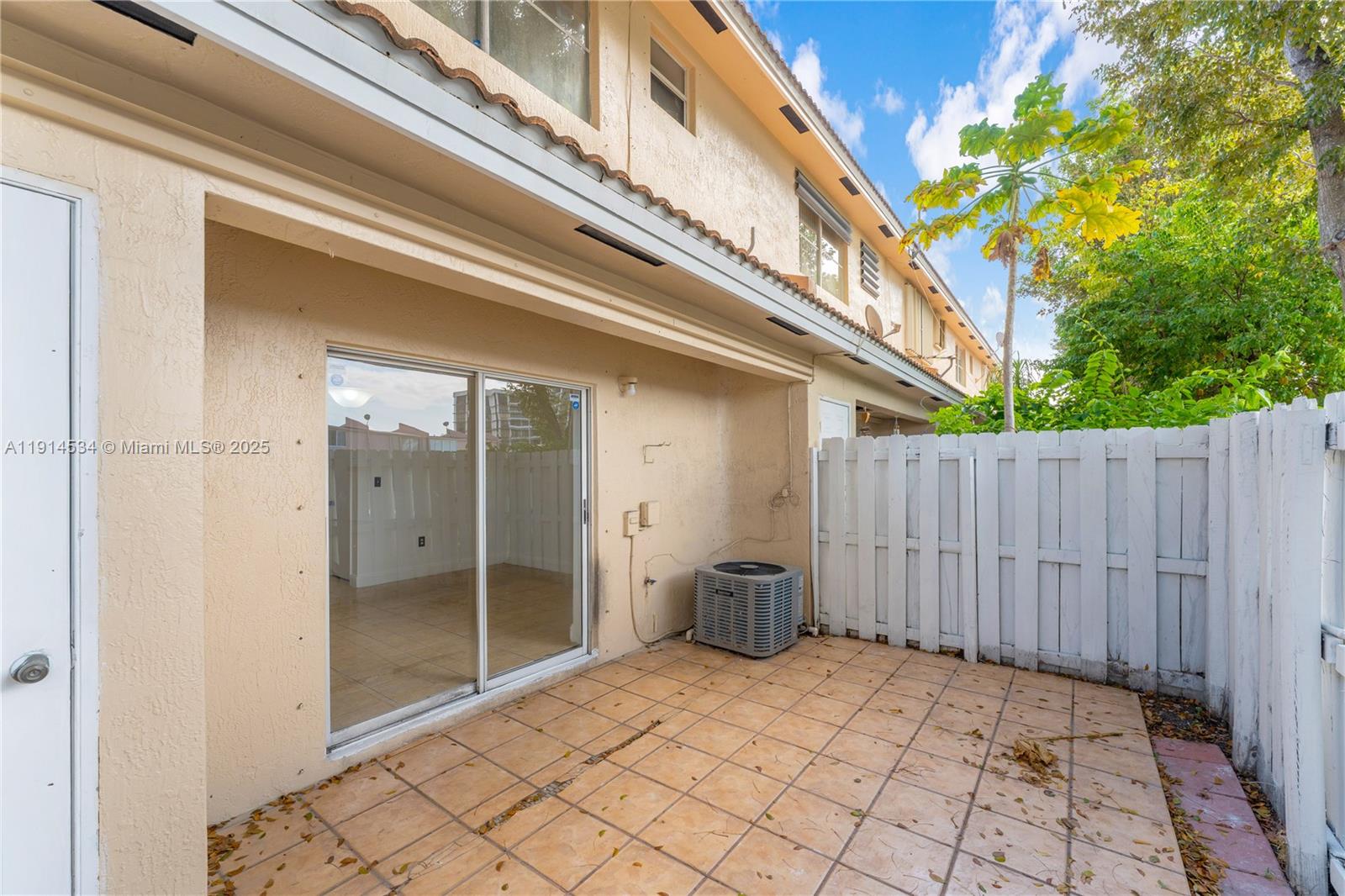 KENDALE LAKES NORTH SEC 9 - Residential