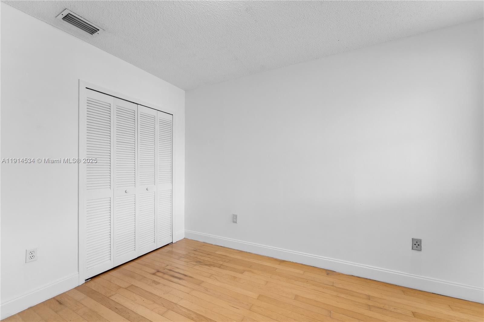 KENDALE LAKES NORTH SEC 9 - Residential