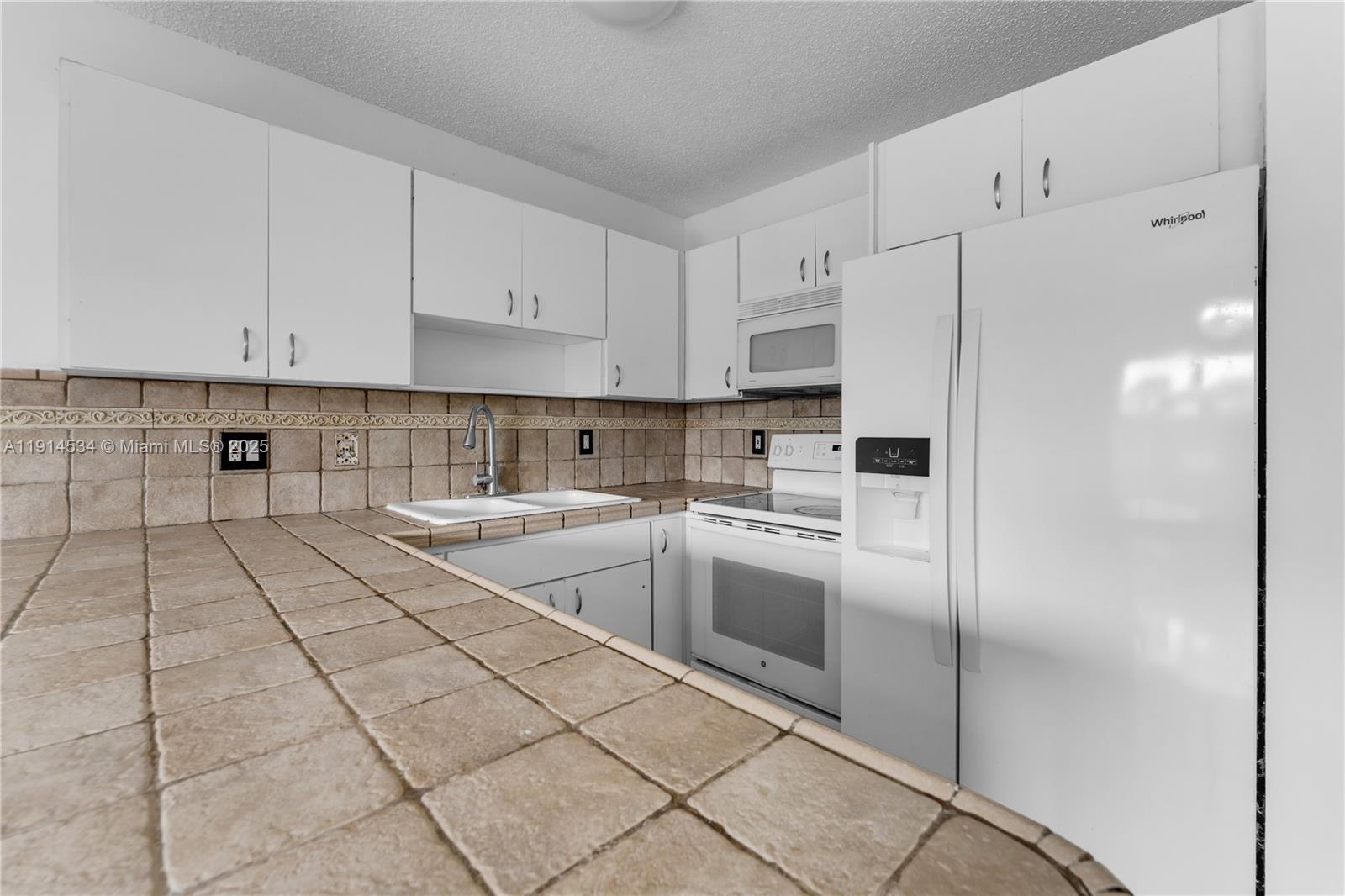 KENDALE LAKES NORTH SEC 9 - Residential