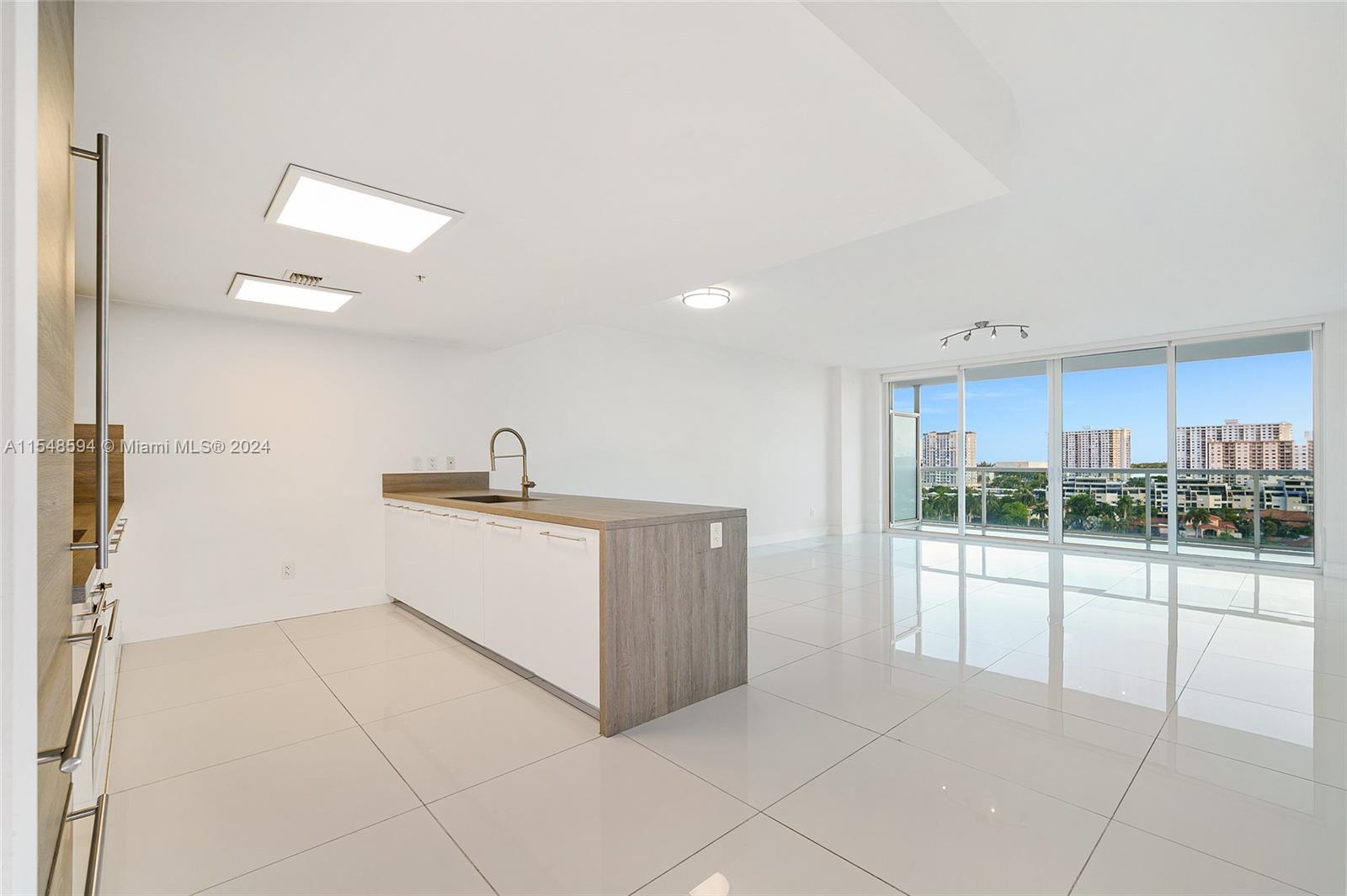 Property for Sale at 400 Sunny Isles Blvd 1018, Sunny Isles Beach, Miami-Dade County, Florida - Bedrooms: 3 
Bathrooms: 3  - $1,135,000