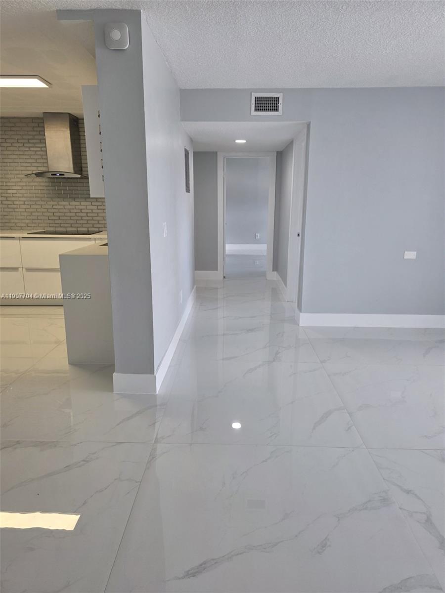 FLORIDA 2001 CONDO PH I - Residential Lease