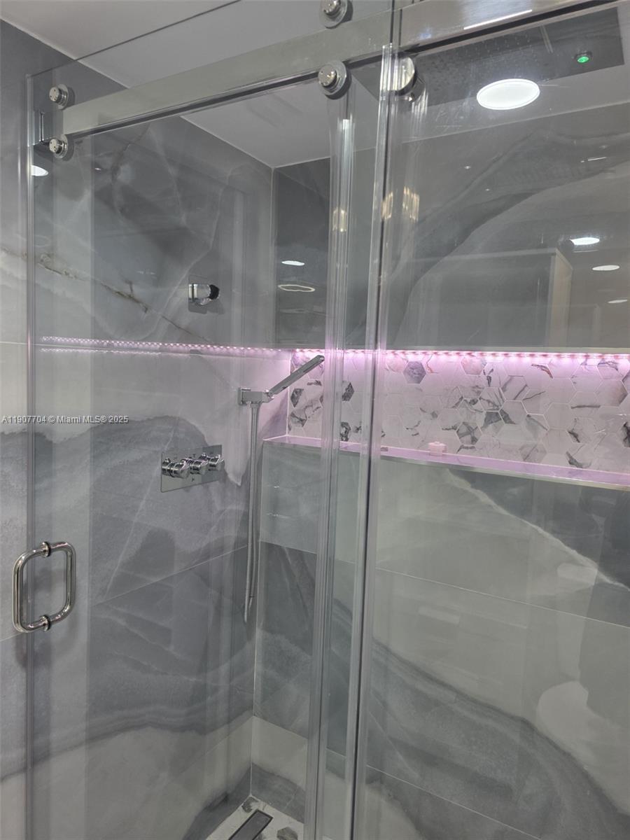 FLORIDA 2001 CONDO PH I - Residential Lease