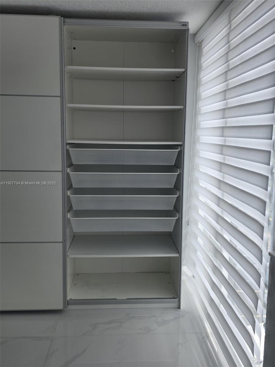 FLORIDA 2001 CONDO PH I - Residential Lease