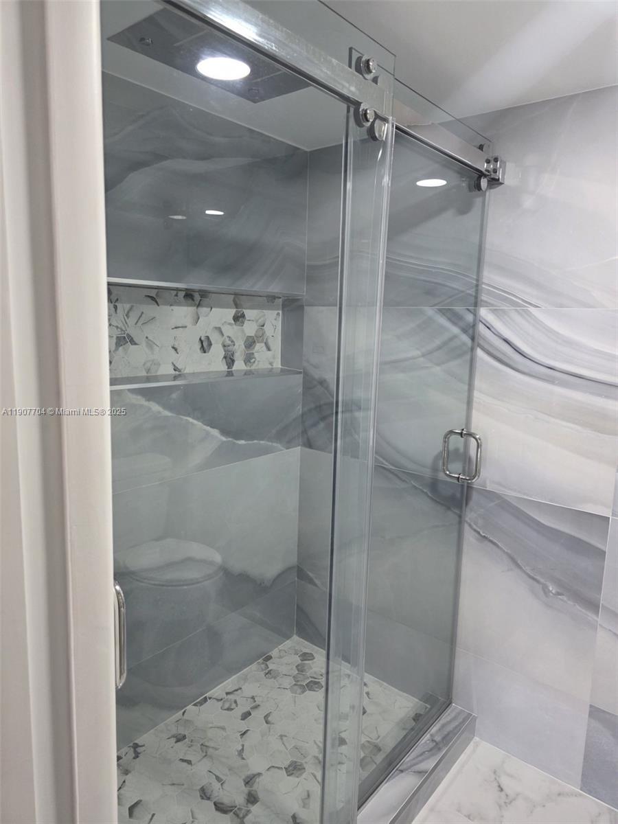 FLORIDA 2001 CONDO PH I - Residential Lease