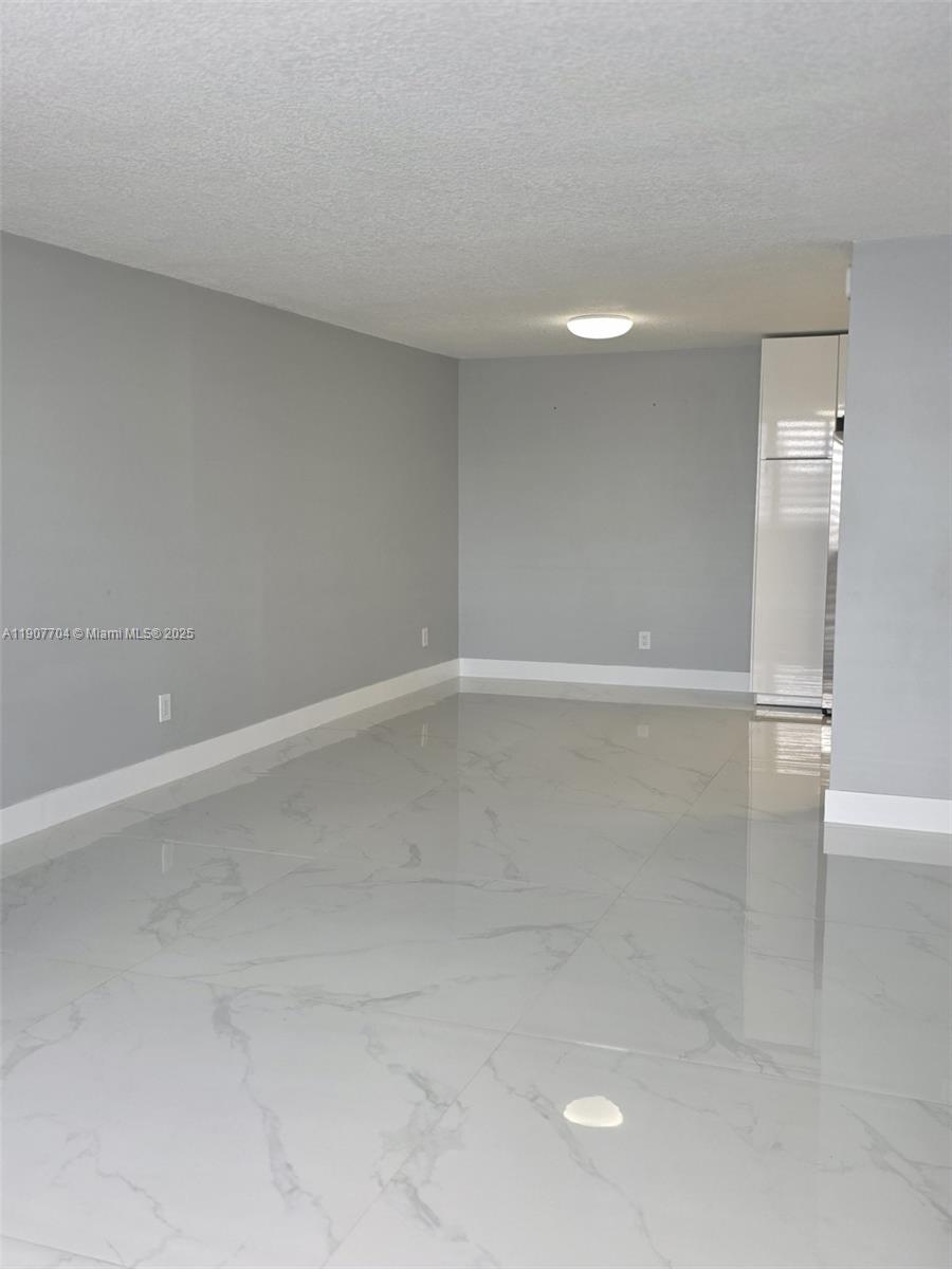 FLORIDA 2001 CONDO PH I - Residential Lease