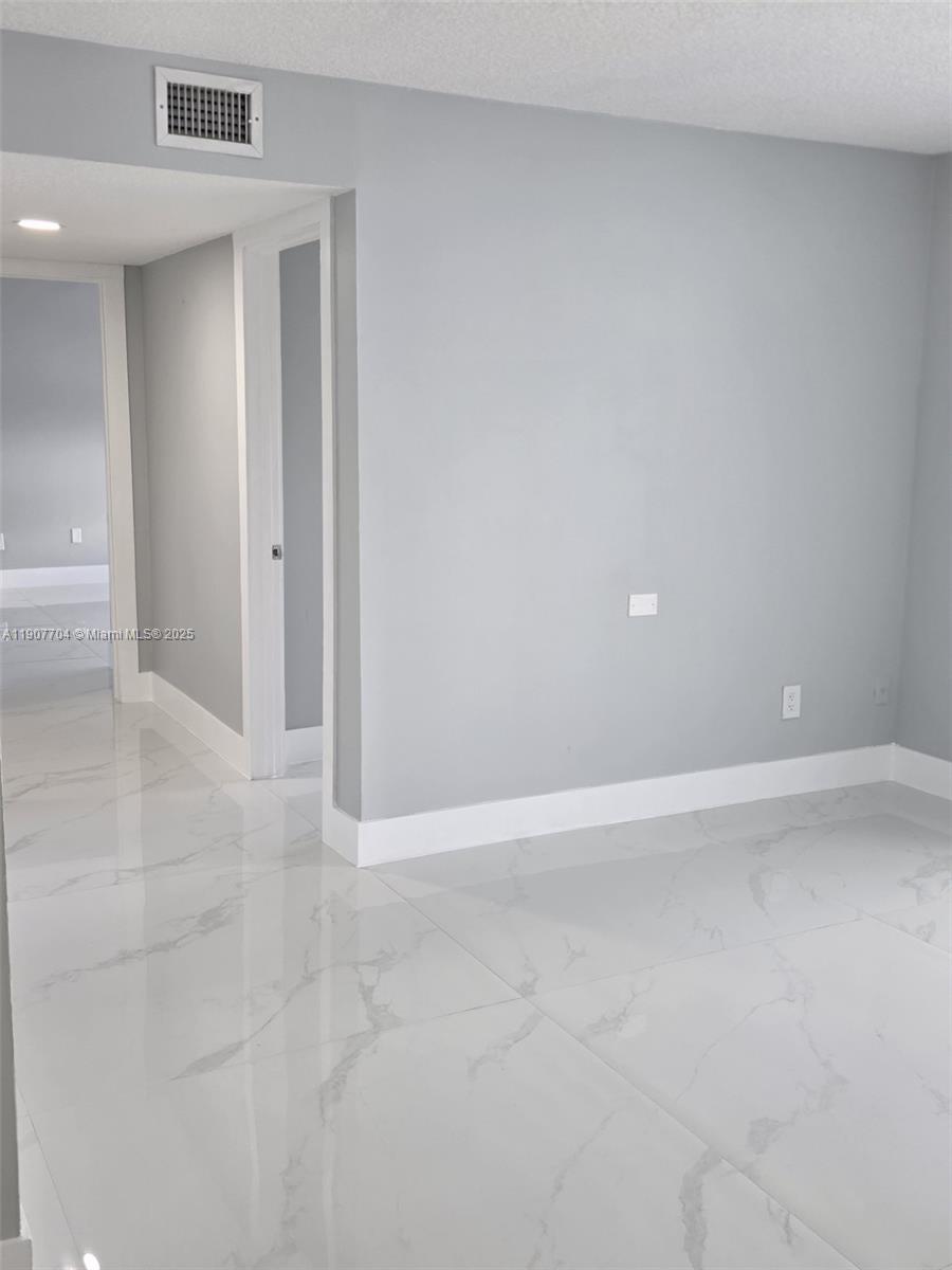 FLORIDA 2001 CONDO PH I - Residential Lease