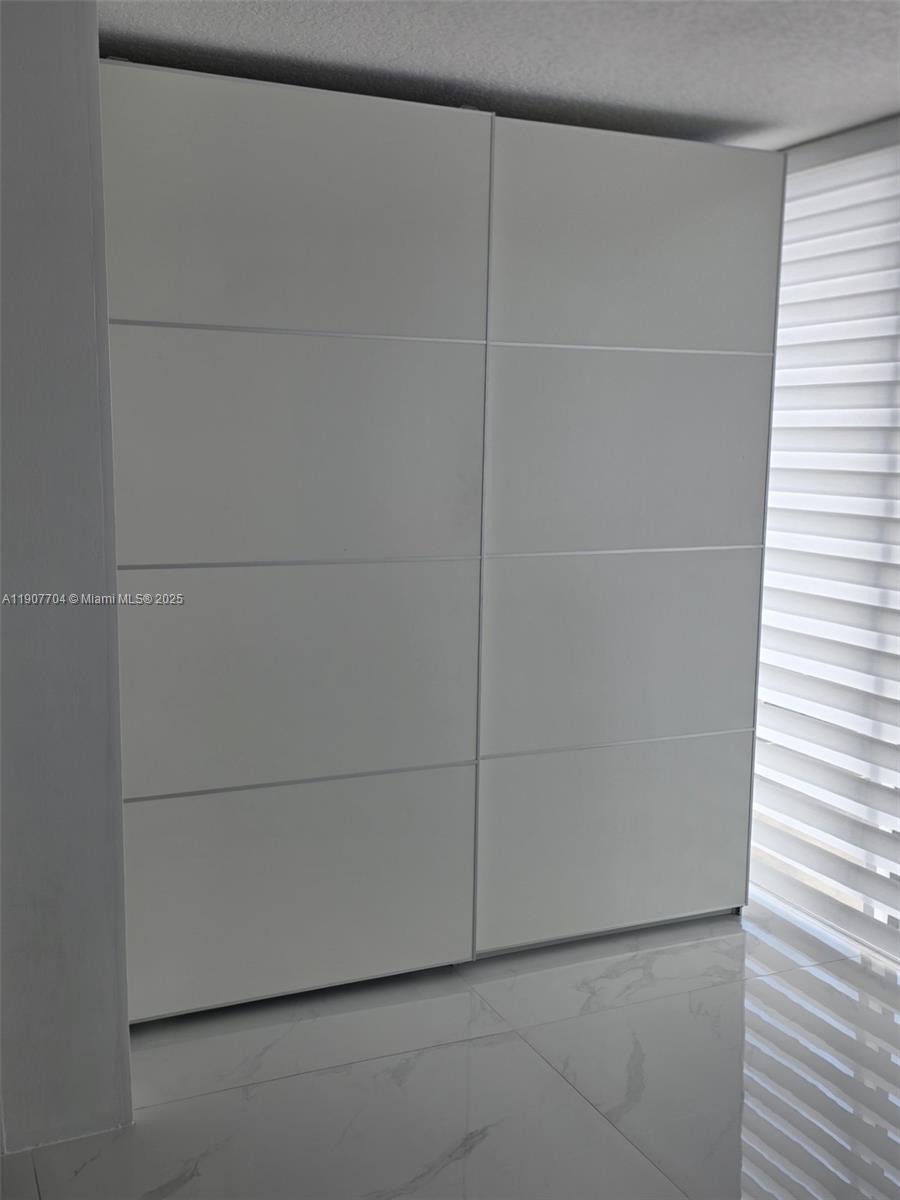 FLORIDA 2001 CONDO PH I - Residential Lease