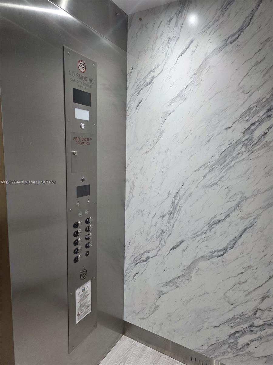 FLORIDA 2001 CONDO PH I - Residential Lease