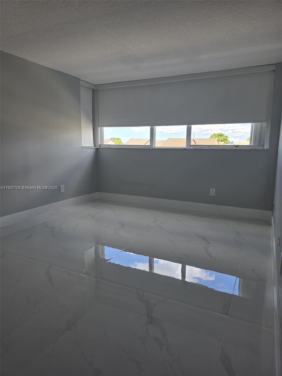 FLORIDA 2001 CONDO PH I - Residential Lease