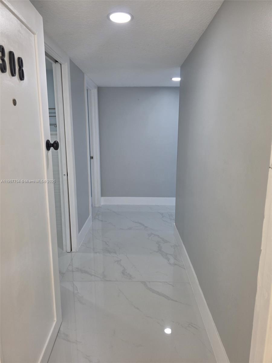 FLORIDA 2001 CONDO PH I - Residential Lease