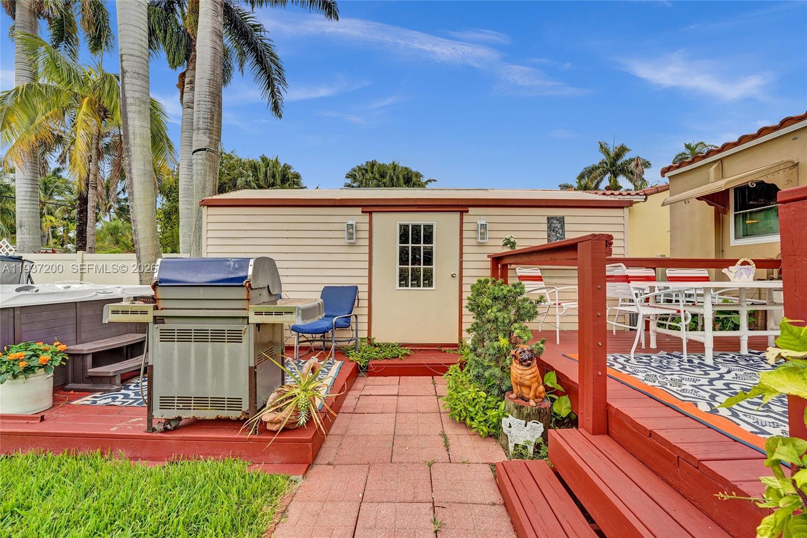 HOLLYWOOD LAKES SECTION - Residential