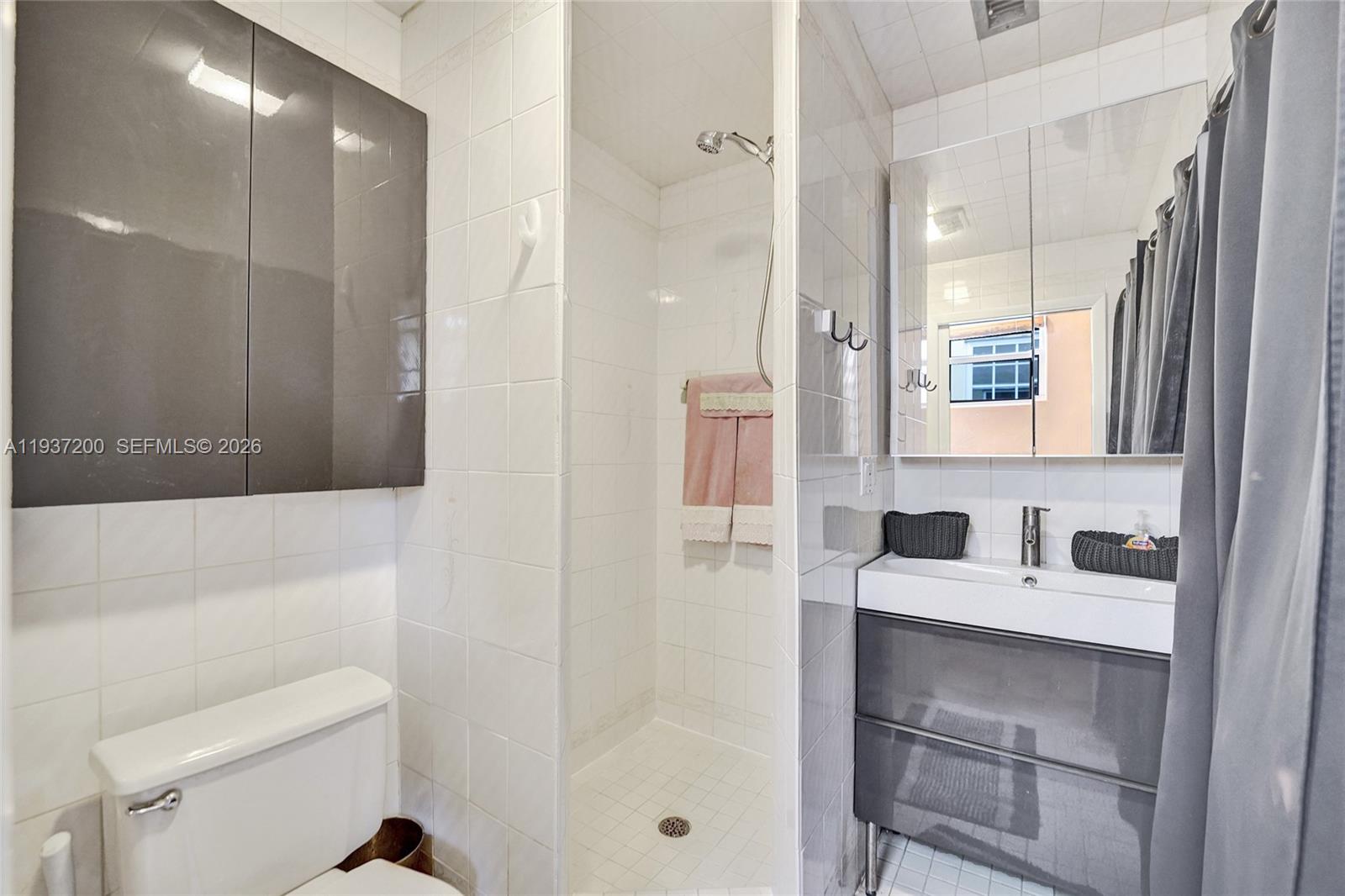 HOLLYWOOD LAKES SECTION - Residential