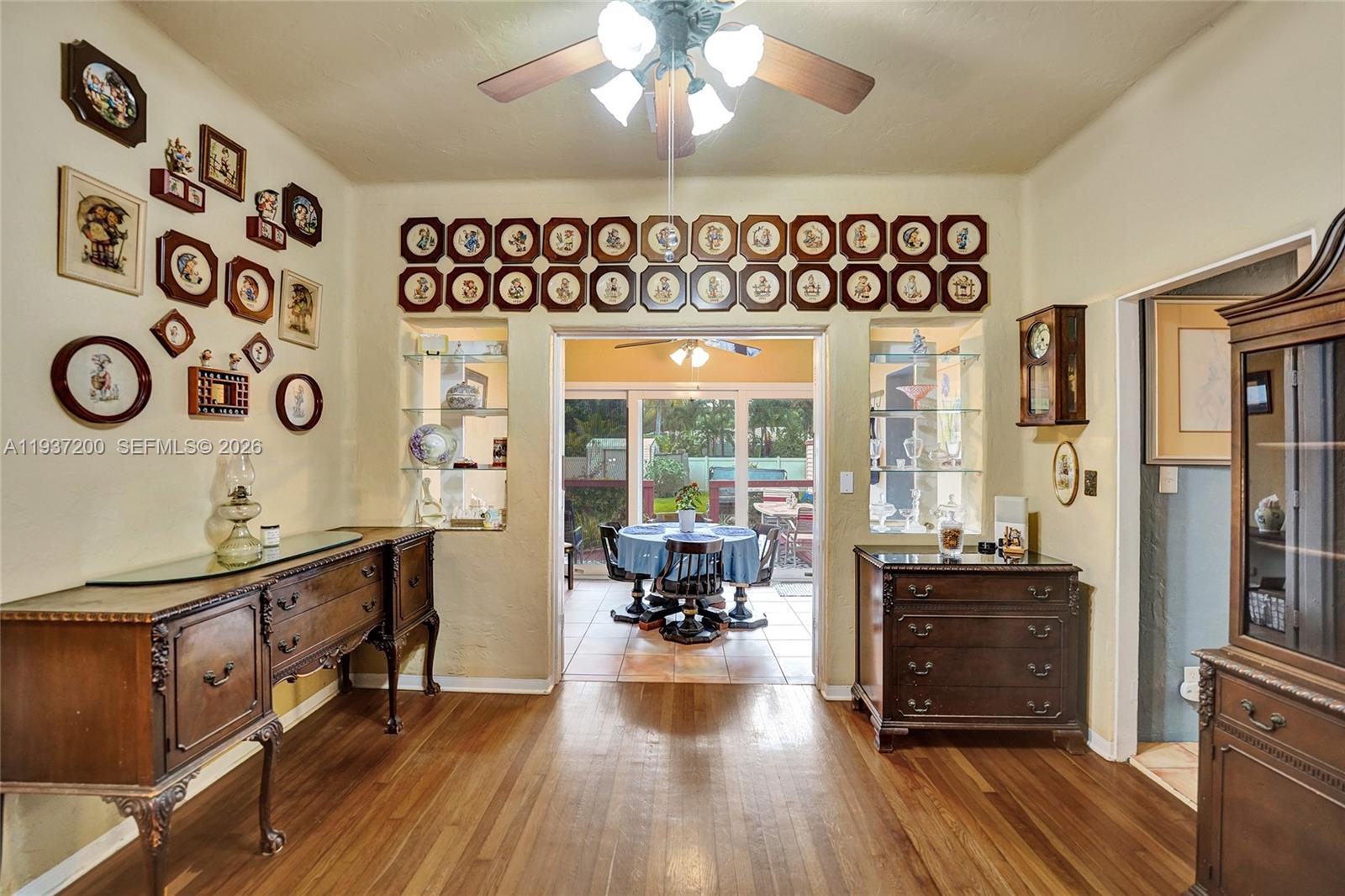 HOLLYWOOD LAKES SECTION - Residential