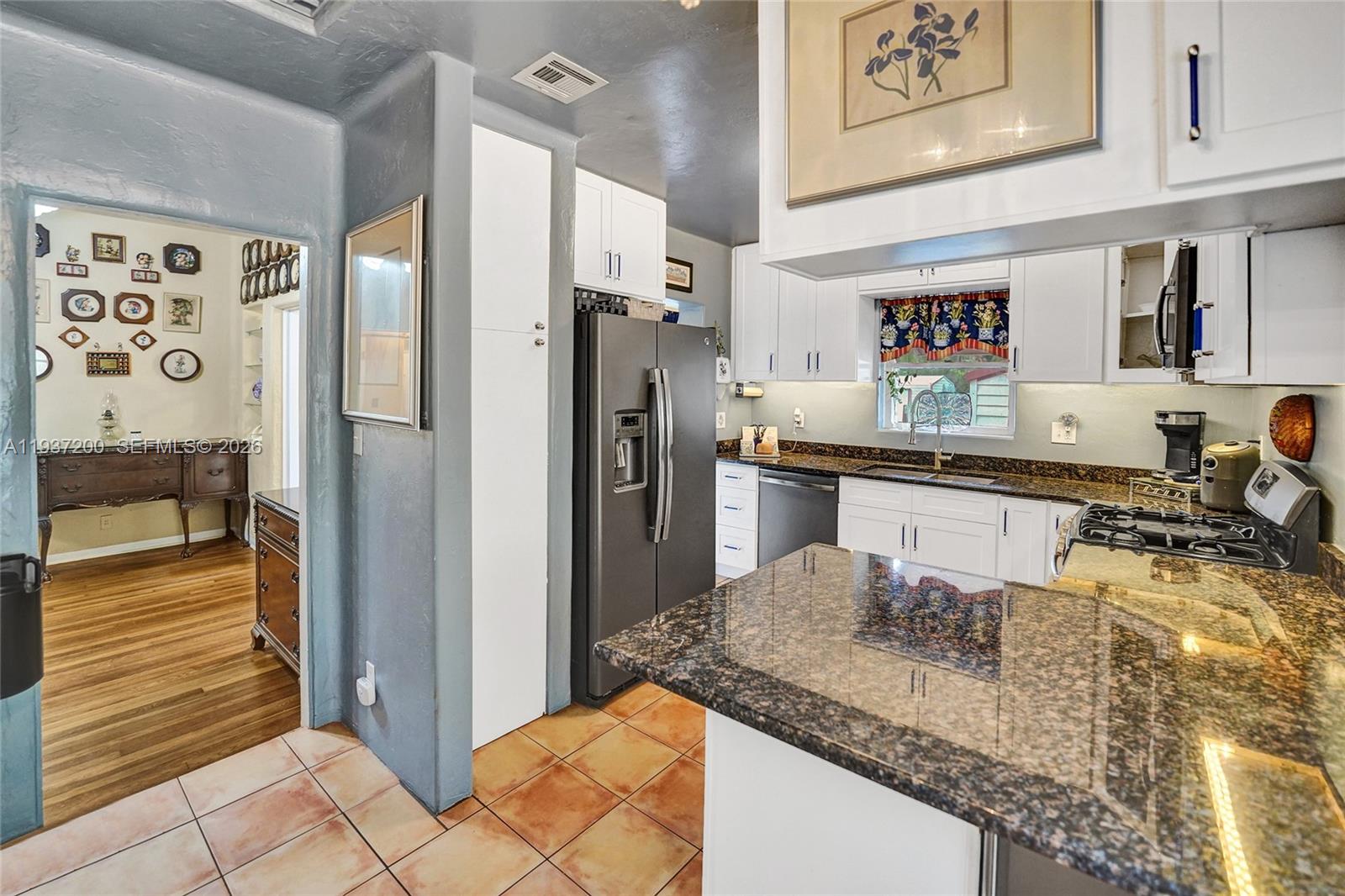 HOLLYWOOD LAKES SECTION - Residential