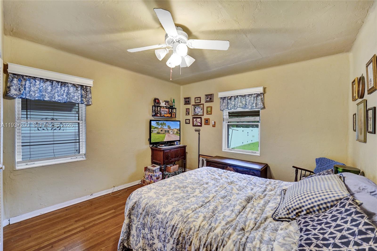 HOLLYWOOD LAKES SECTION - Residential