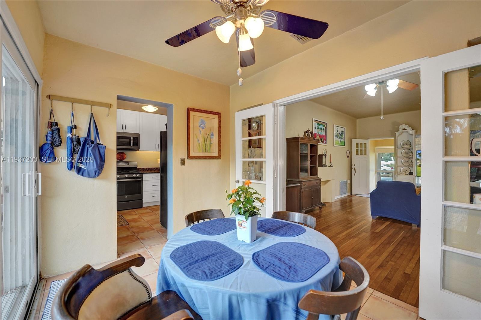 HOLLYWOOD LAKES SECTION - Residential