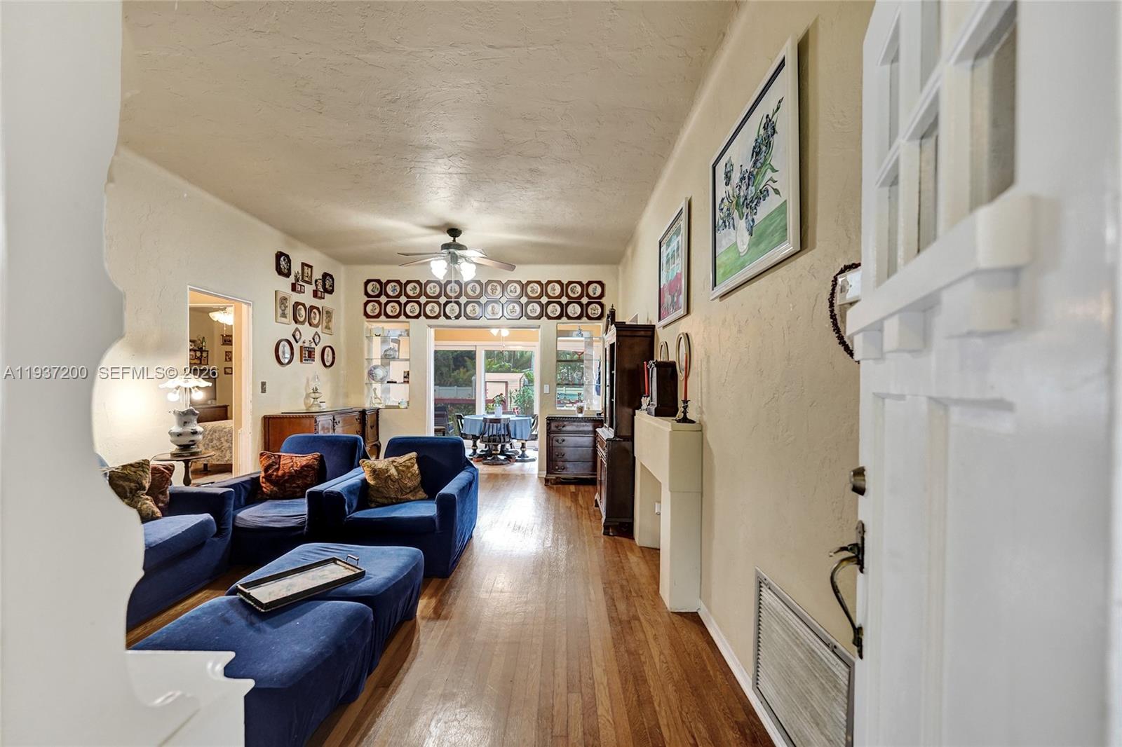 HOLLYWOOD LAKES SECTION - Residential