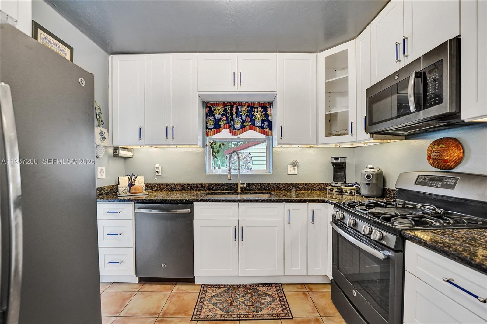 HOLLYWOOD LAKES SECTION - Residential