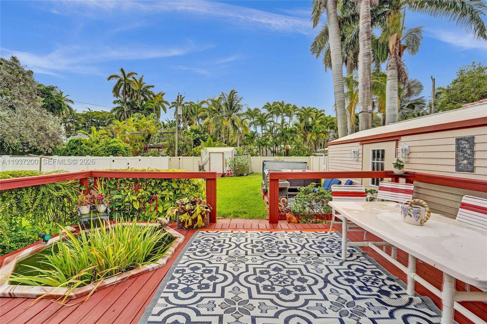 HOLLYWOOD LAKES SECTION - Residential