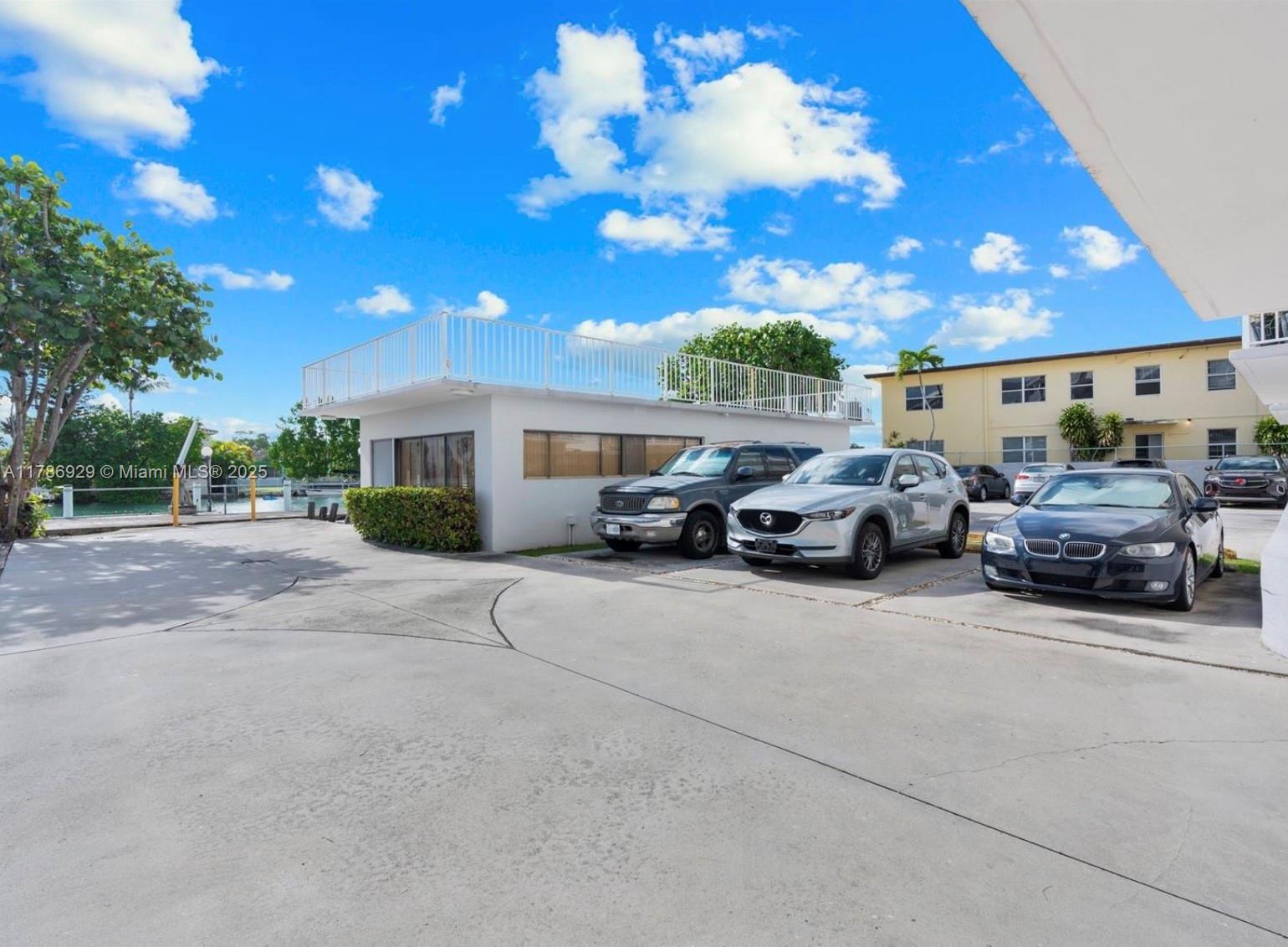 130 S Shore Dr 2F