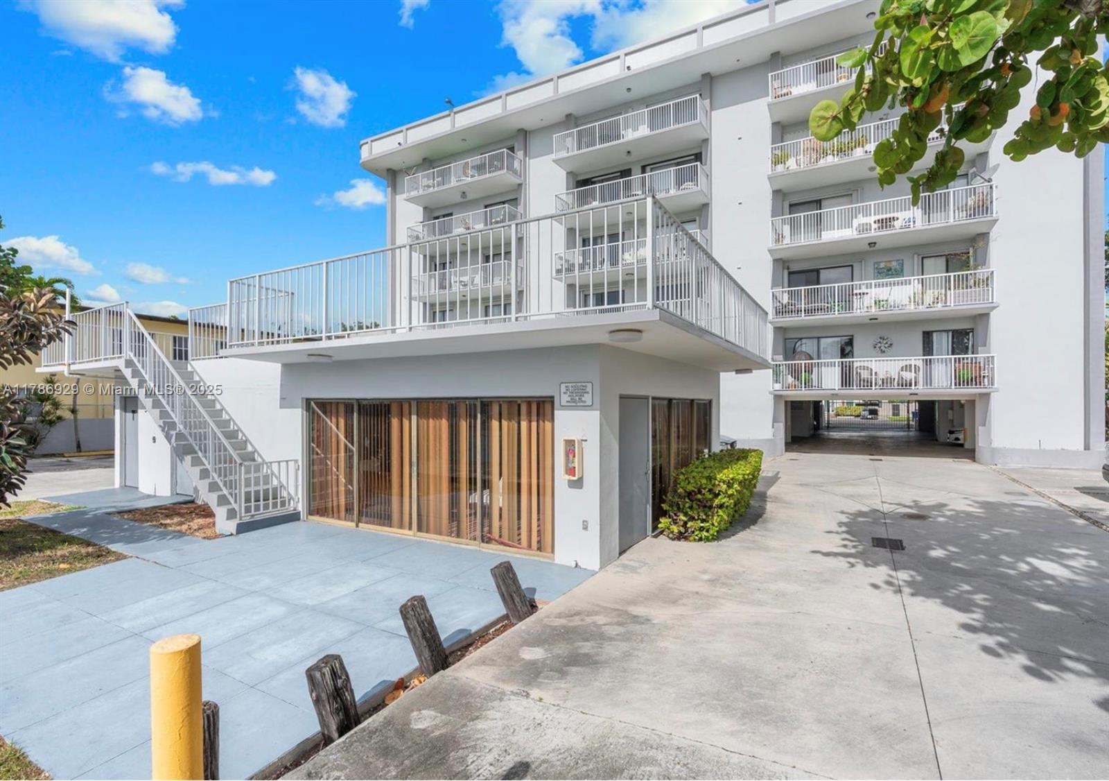 130 S Shore Dr 2F