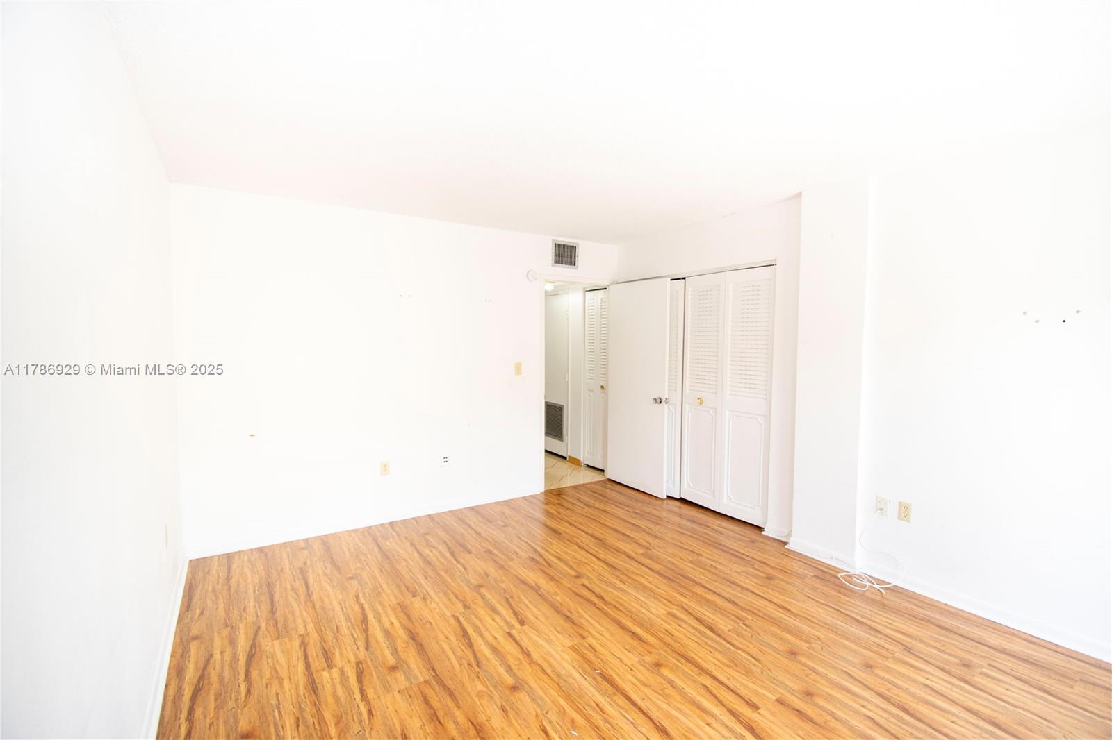 NORMANDY SH YACHT & CO CL - Residential