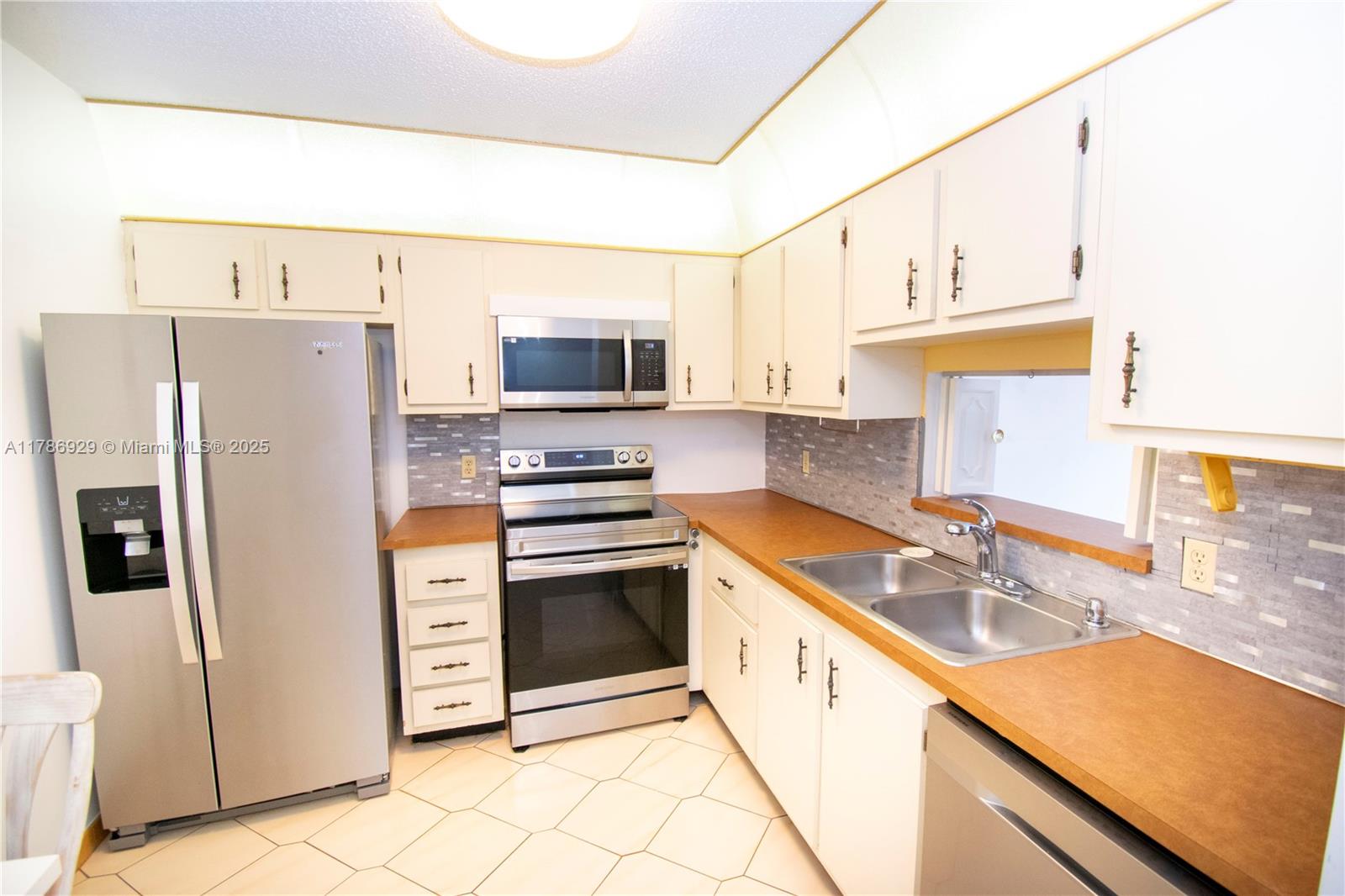 NORMANDY SH YACHT & CO CL - Residential