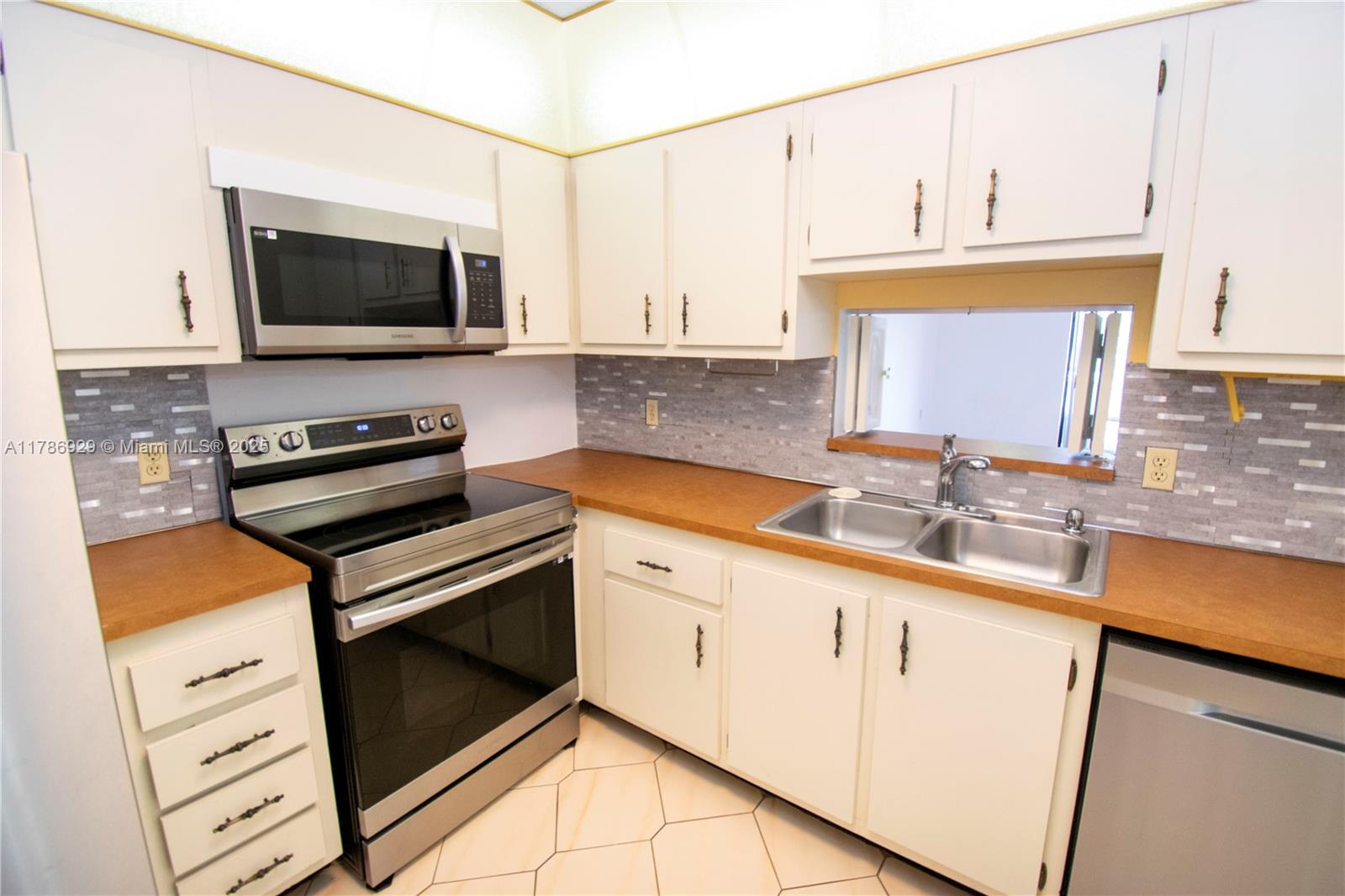 NORMANDY SH YACHT & CO CL - Residential