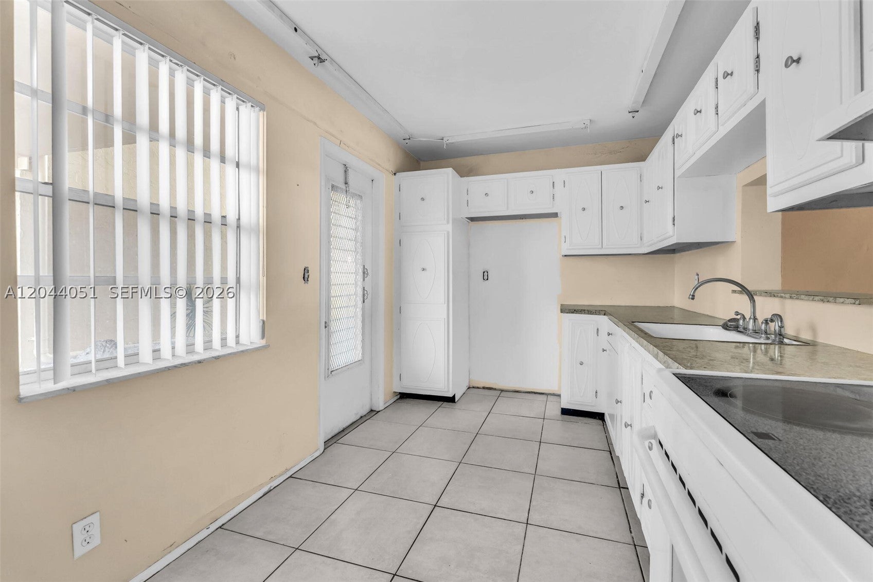 3940 NW 42nd Ave 122, Lauderdale Lakes FL 33319