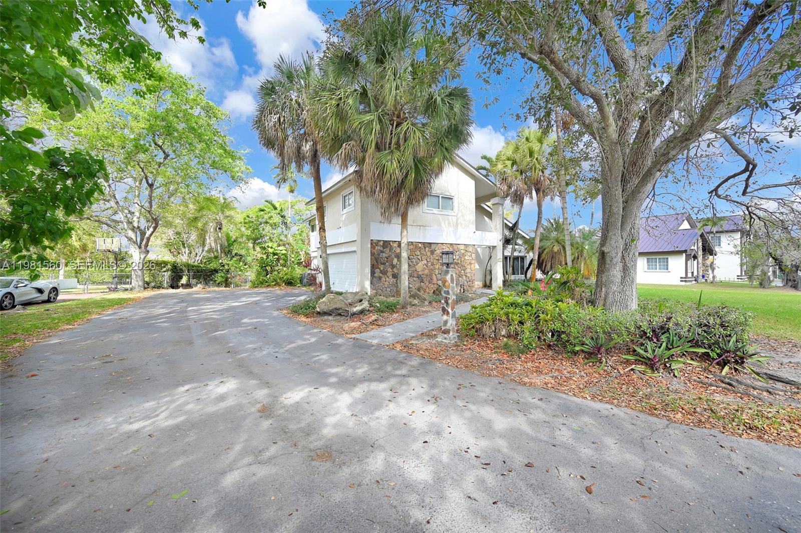 CALUSA CLUB ESTATES - Residential