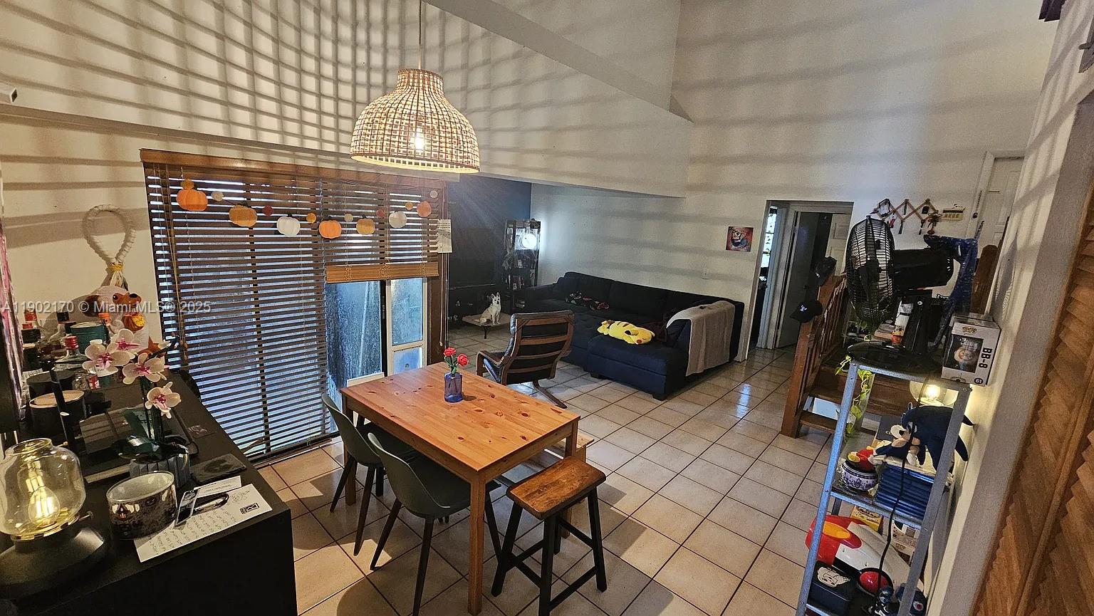 CROSSINGS VILG HOMES COND - Residential Lease