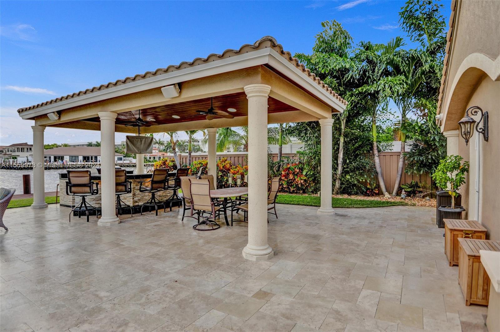 BEVERLY SHORES - Residential