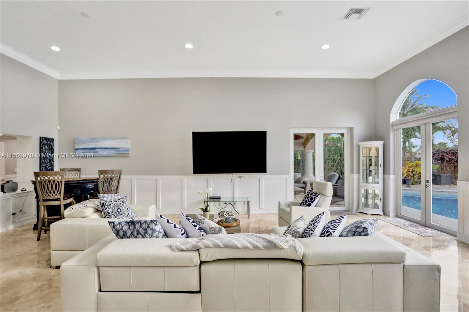 BEVERLY SHORES - Residential