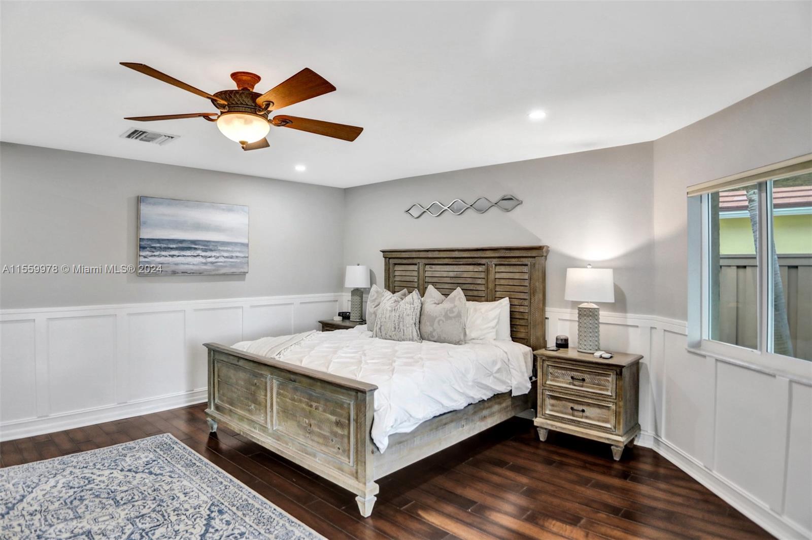 BEVERLY SHORES - Residential