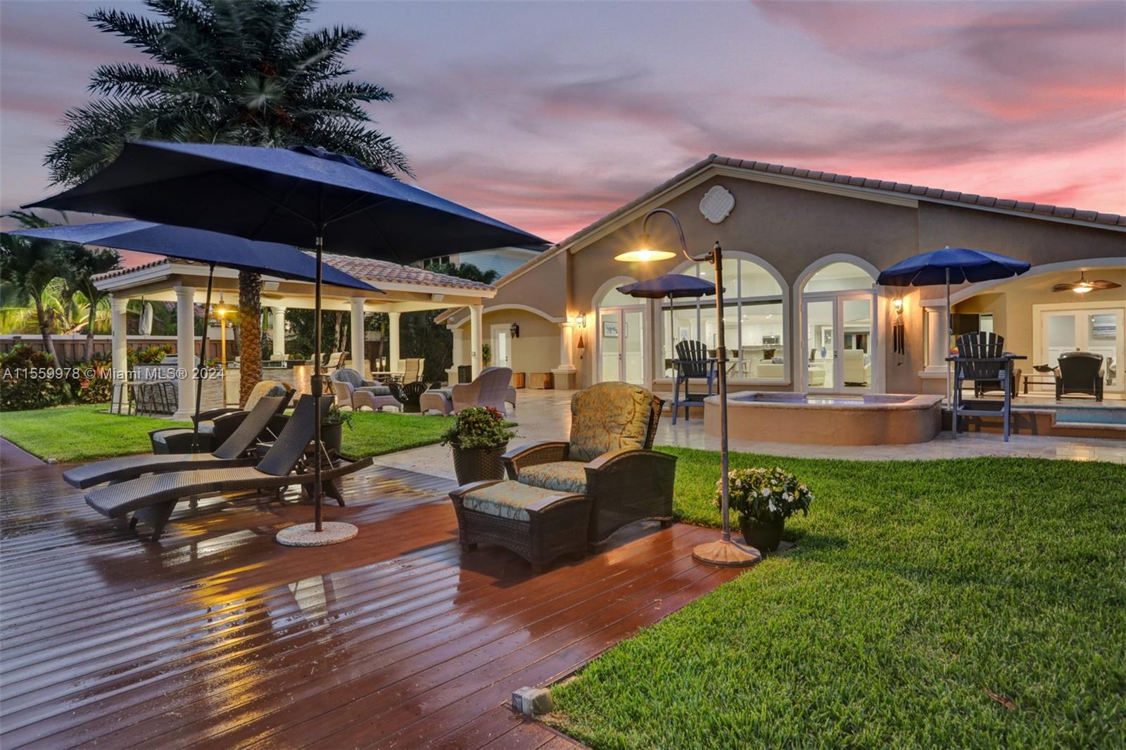 BEVERLY SHORES - Residential