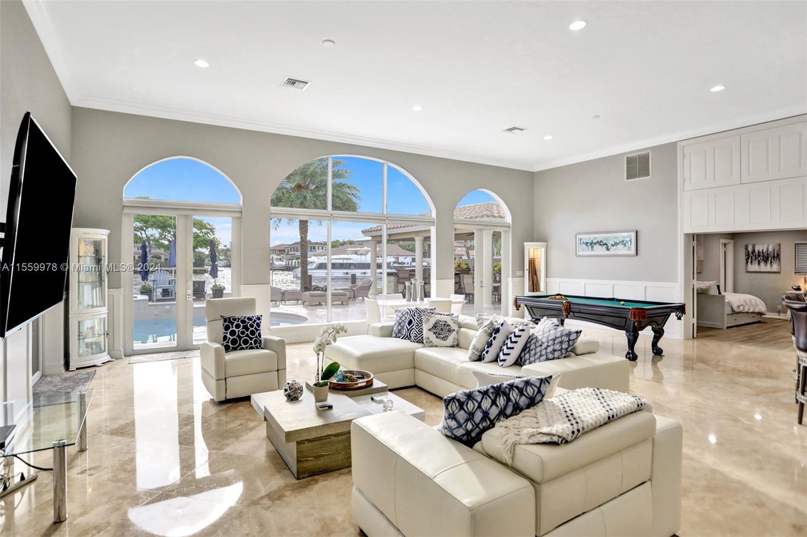 BEVERLY SHORES - Residential