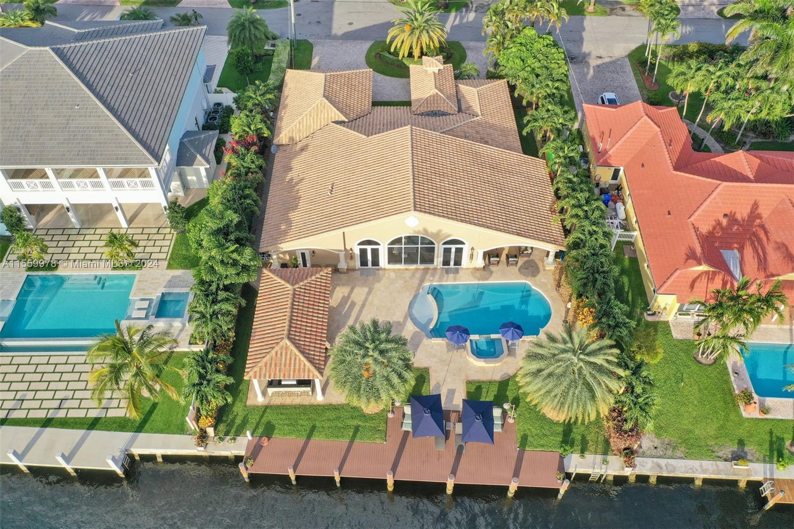 BEVERLY SHORES - Residential