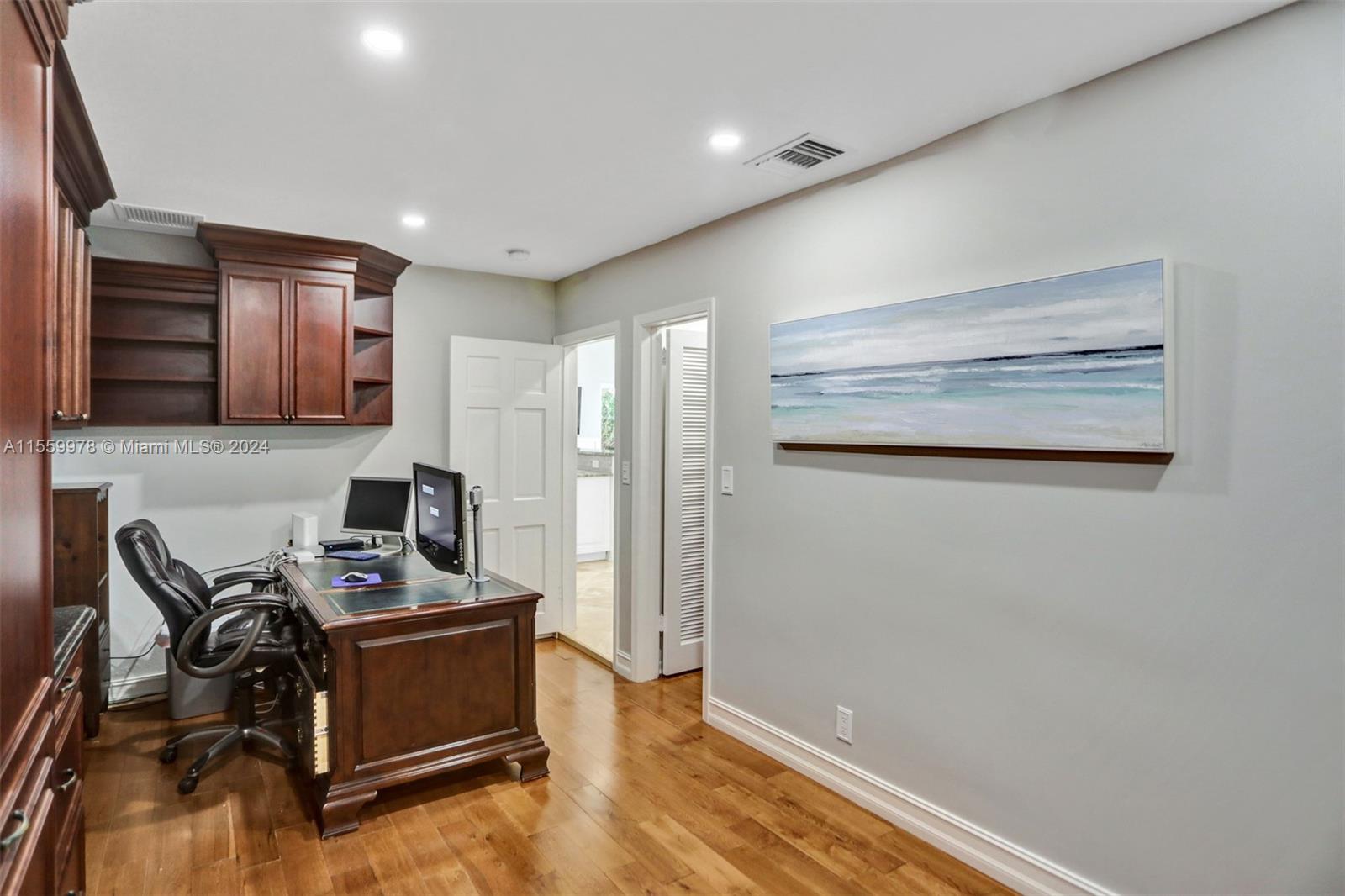 BEVERLY SHORES - Residential