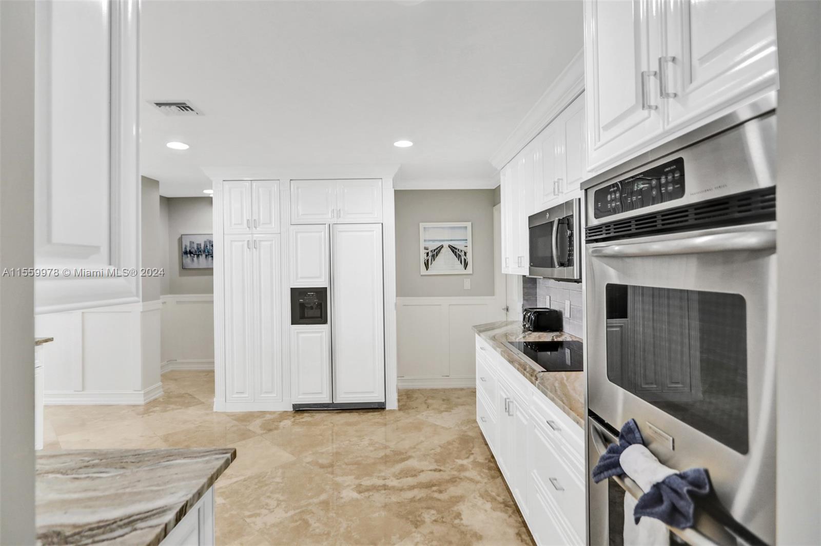 BEVERLY SHORES - Residential