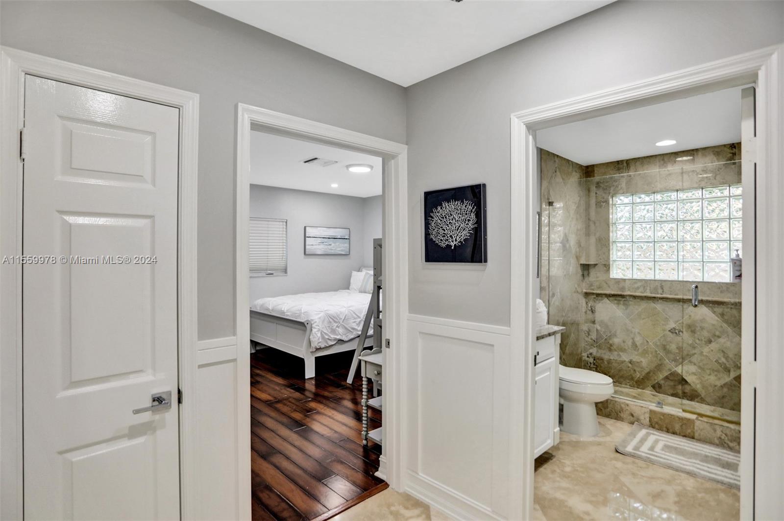 BEVERLY SHORES - Residential