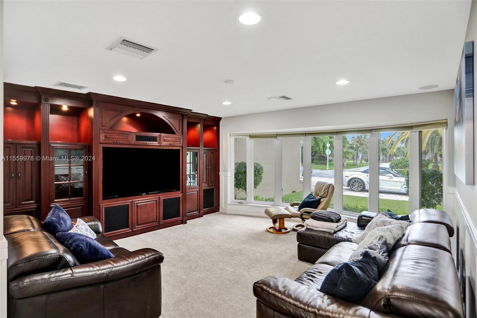 BEVERLY SHORES - Residential