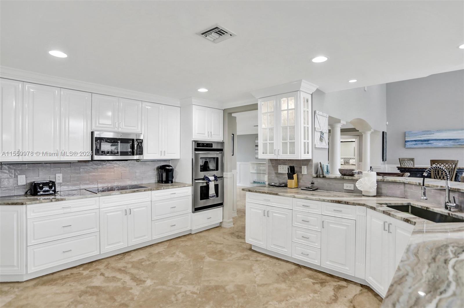 BEVERLY SHORES - Residential