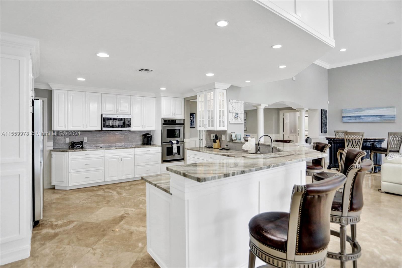 BEVERLY SHORES - Residential